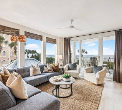 Cozy & Well Appointed Living Area with Gulf Front Views!