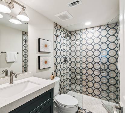 Twin Guest En-Suite - Single Vanity & Walk-In Shower