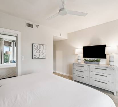 King Guest Suite - Equipped with a Flat-Screen TV