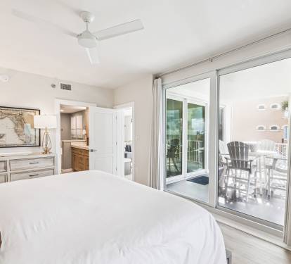 Primary King Suite - Flat-Screen TV & Gulf-Front Balcony Access