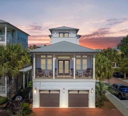 Decanted Dream - Located on a Corner Lot with Street Parking for Two