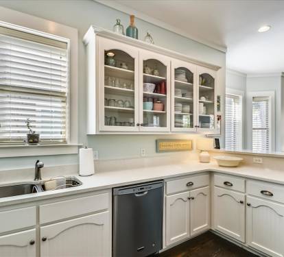 Dining - Complete with a Wet Bar