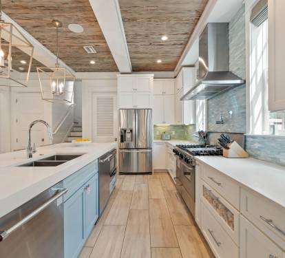 Chef's Kitchen - Equipped with Gas Range