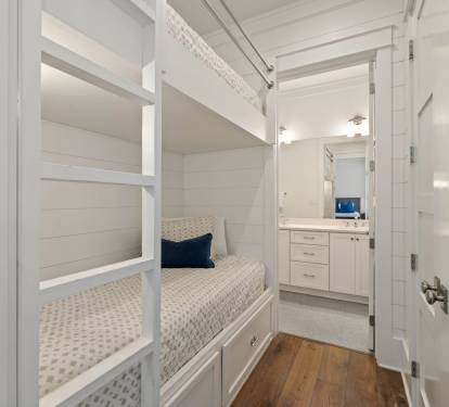 King Guest Suite - Twin Bunks!