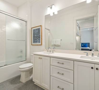 King Guest En-Suite - Dual Vanities & Shower/Tub Combo