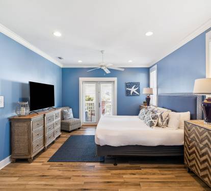 Primary King Suite - Balcony Access + Flat-Screen TV