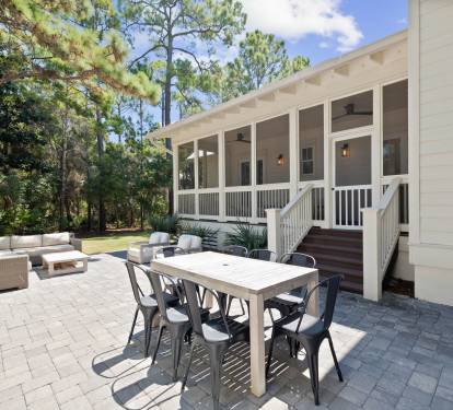 Large Back Patio & Screened-In Porch