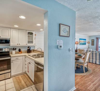 Cook with Ease in this Well Appointed Kitchen!