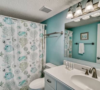3rd Floor - Hall Guest Bathroom