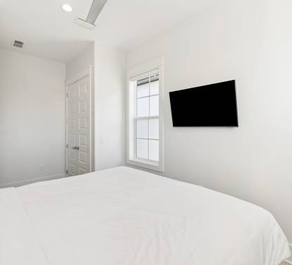 King Guest Suite - Equipped with a Flat-Screen TV