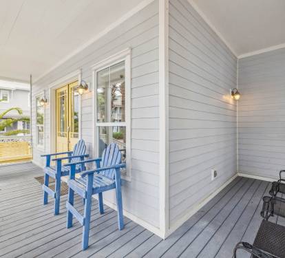Inviting Front Porch - Perfect for Morning Coffee!