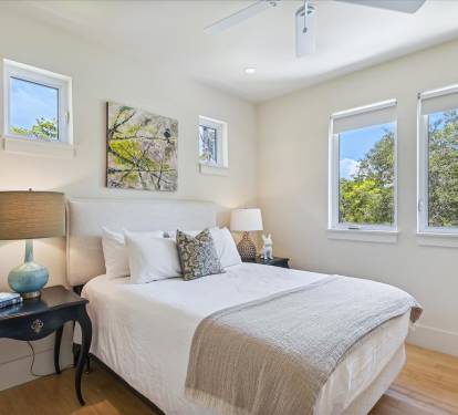 2nd Floor - Guest Bedroom - Queen Size Bed