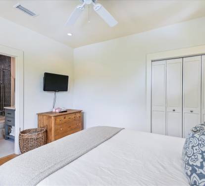 2nd Floor - Guest Bedroom - Private En Suite