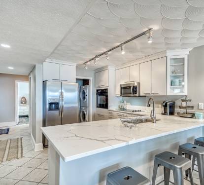 Kitchen - Updated with new Countertops