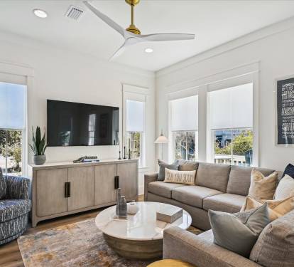 Cozy Living Area with Ample Seating!
