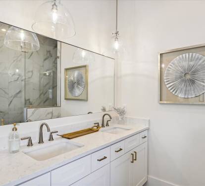 2nd Floor - Primary King En-Suite