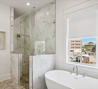 Primary King En-Suite - Soaking Tub & Walk-In Shower