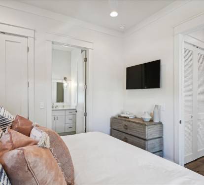 King Guest Suite - Equipped with a Flat-Screen TV