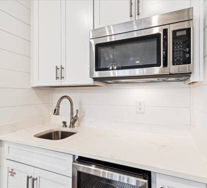 2nd Floor - Wet Bar!