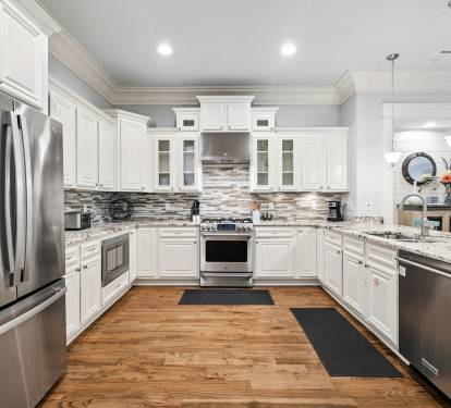 Fully Equipped Kitchen with Stainless Steel Appliances