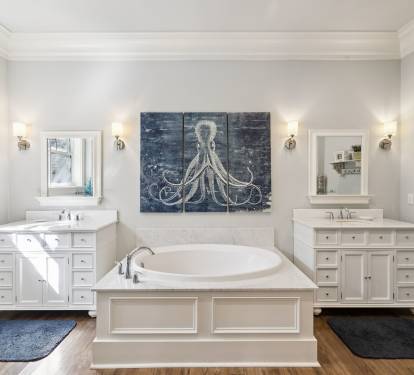 Primary King En-Suite - Dual Vanities + Soaking Tub