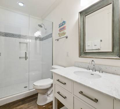 Twin Guest En-Suite - Single Vanity + Walk-In Shower