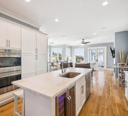Spacious & Well Appointed Chef's Kitchen