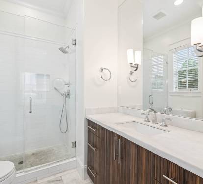 King Guest En-Suite - Single Vanity + Walk-In Shower