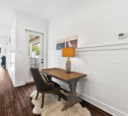 2nd Floor - Desk
