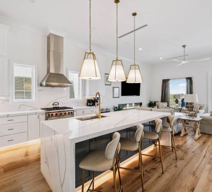 Bar Seating for 4 - Perfect for Breakfast or Quick Bites!