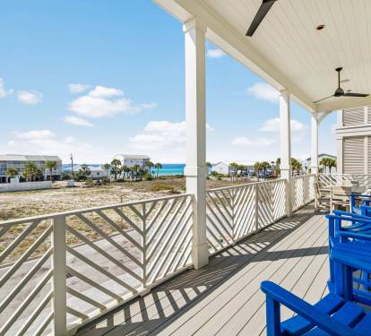 Enjoy Al Fresco Dining for 6 + Ample Lounge Seating