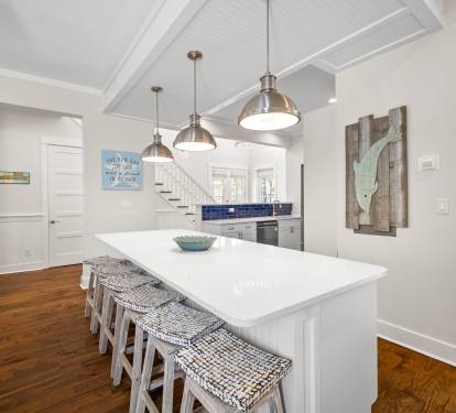 Large Breakfast Bar with Seating for 6!