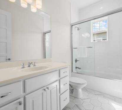 2nd Floor Shared Guest Bathroom