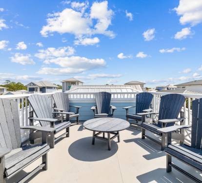 3rd Floor Open Deck with Seating for 8!
