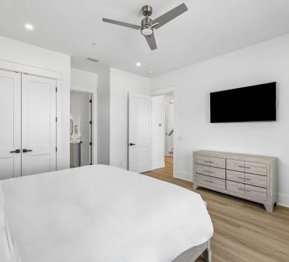 King Guest Suite - Equipped with a Flat-Screen TV