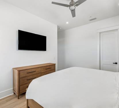 King Guest Suite - Equipped with a Flat-Screen TV