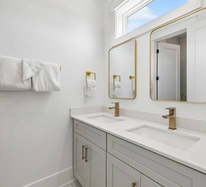 Bunk Room En-Suite - Dual Vanities