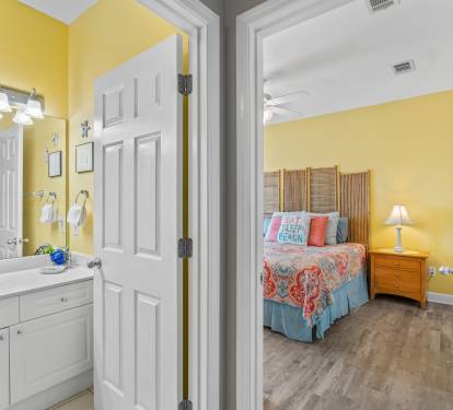 Main Floor Guest Bathroom/Bedroom