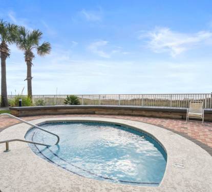 6 White Caps Outdoor Hot Tub