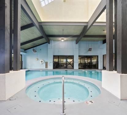 7 White Caps Indoor Pool + Hot Tub