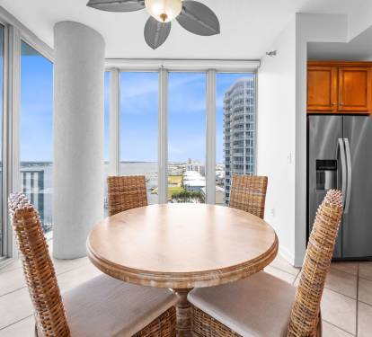 7 Lagoon Tower 902 Dining
