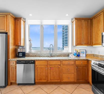 10 Lagoon Tower 902 Kitchen