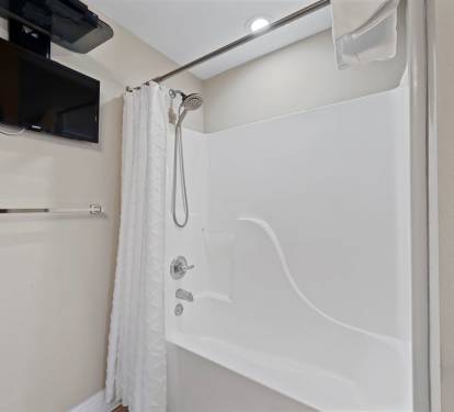 16 Crystal Tower 1101 Primary Bathroom