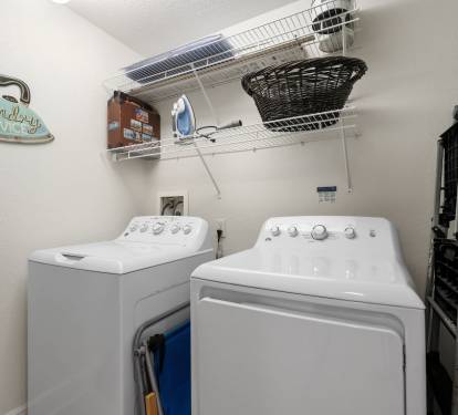 25 Crystal Shores West 1008 Laundry