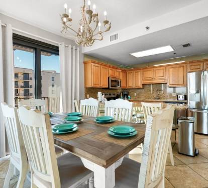 9 Phoenix East 1201 Dining-Kitchen