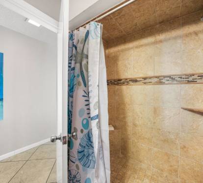 24 Phoenix East 1201 Bathroom 2