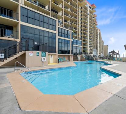 1 Phoenix I Outdoor Pool
