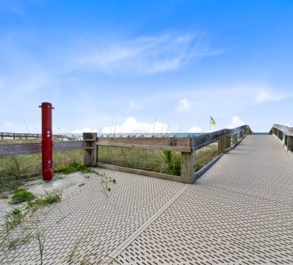 10 Phoenix I Boardwalk to Beach