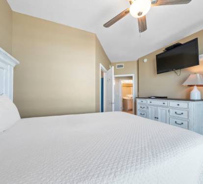 19 Crystal Shores West 108 Bedroom 2