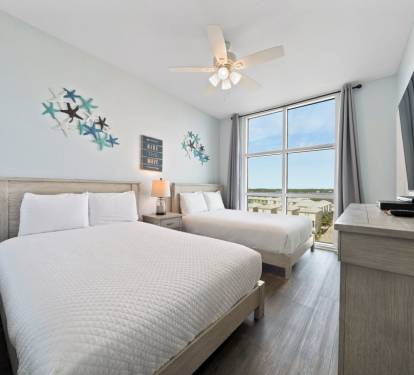 27 Crystal Shores West 208 Bedroom 3